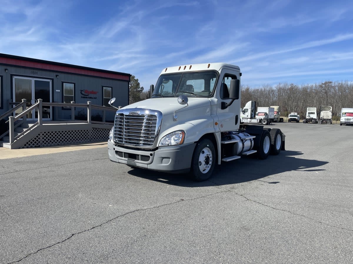 2016 Freightliner - image 1