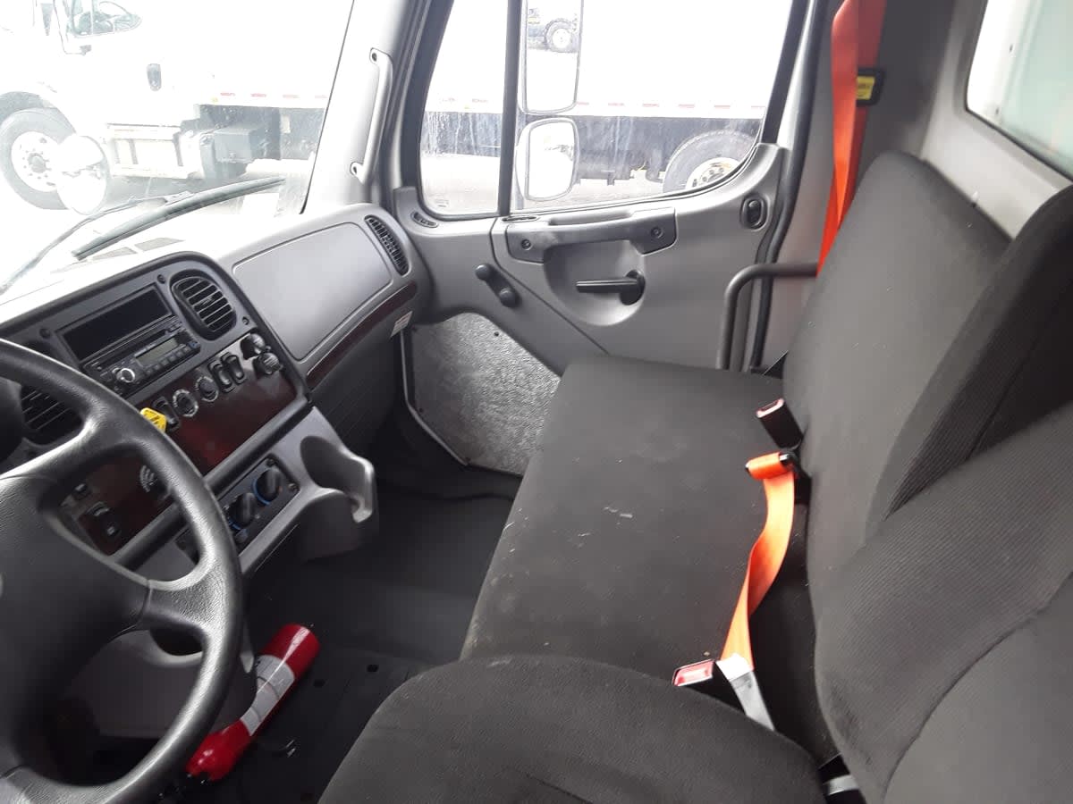 2016 Freightliner M2 106 649638