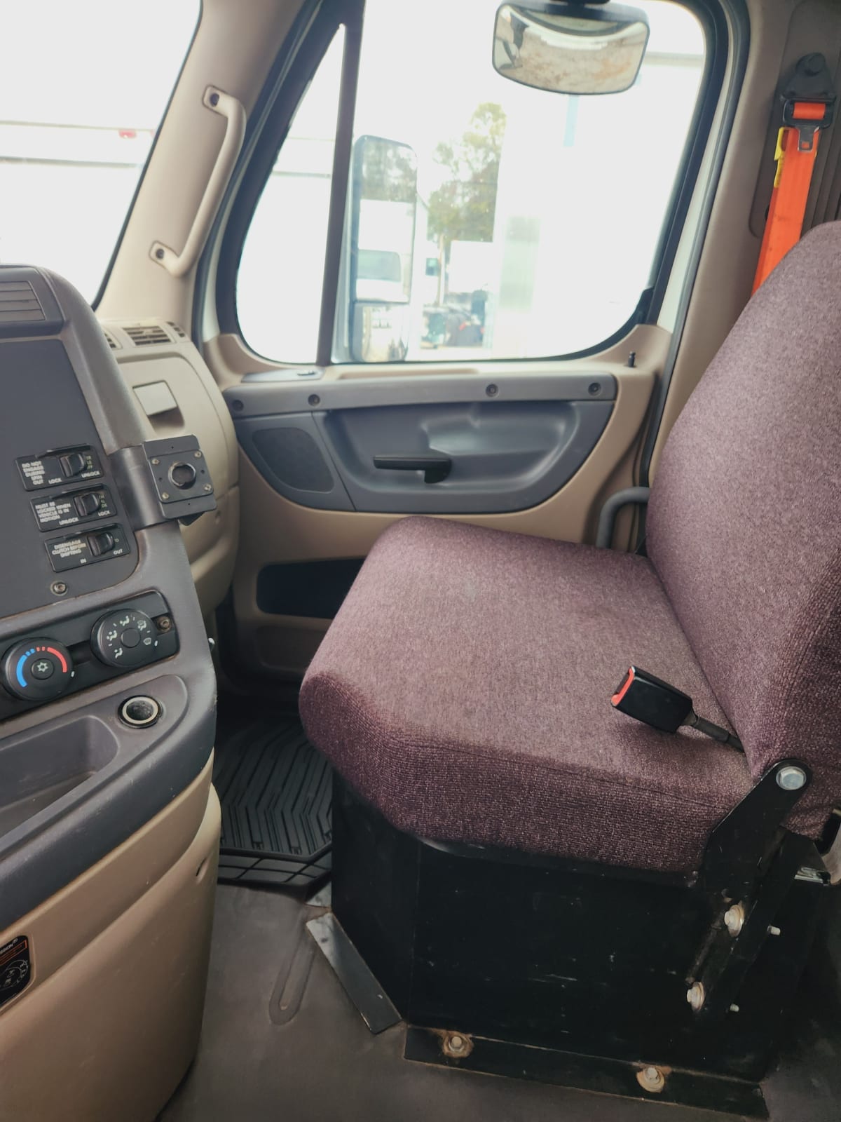 2016 Freightliner/Mercedes CASCADIA 125 649676