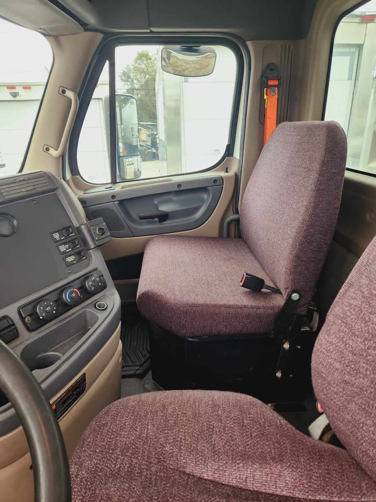 2016 Freightliner/Mercedes CASCADIA 125 649676