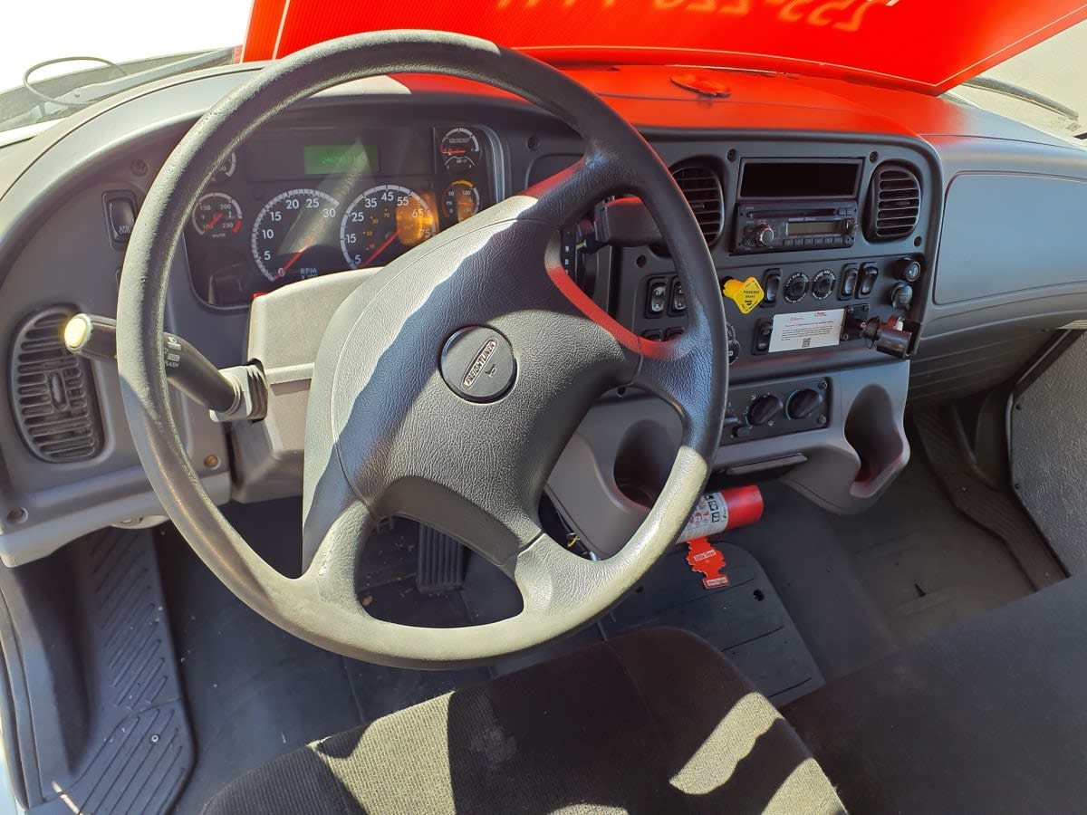 2016 Freightliner/Mercedes M2 106 649913