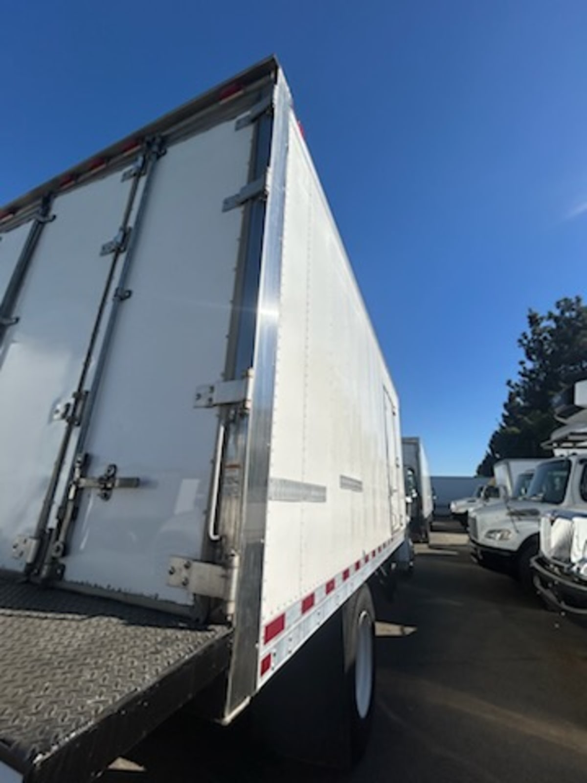 2016 Freightliner/Mercedes M2 106 650009