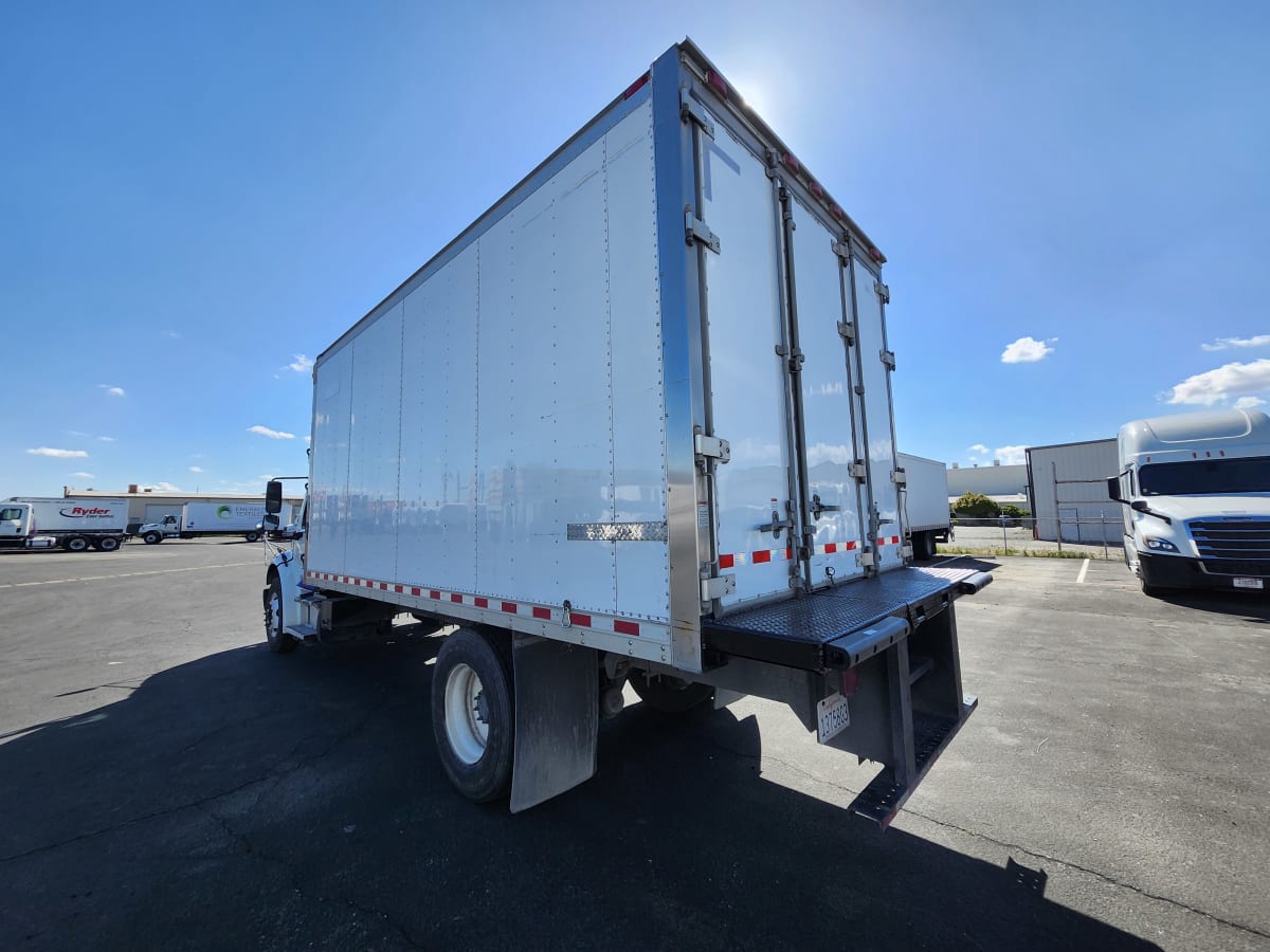 2016 Freightliner/Mercedes M2 106 650012