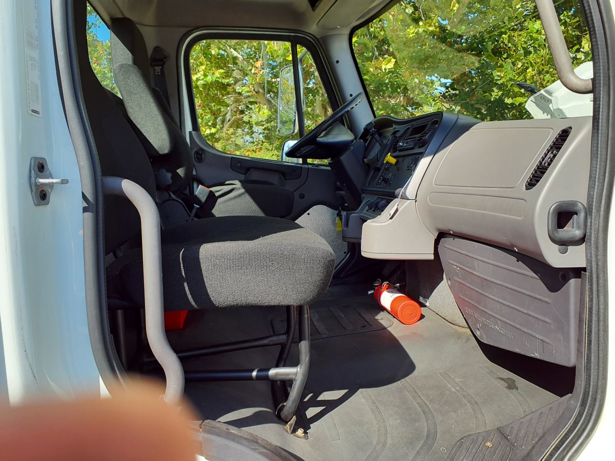 2016 Freightliner/Mercedes M2 106 650392