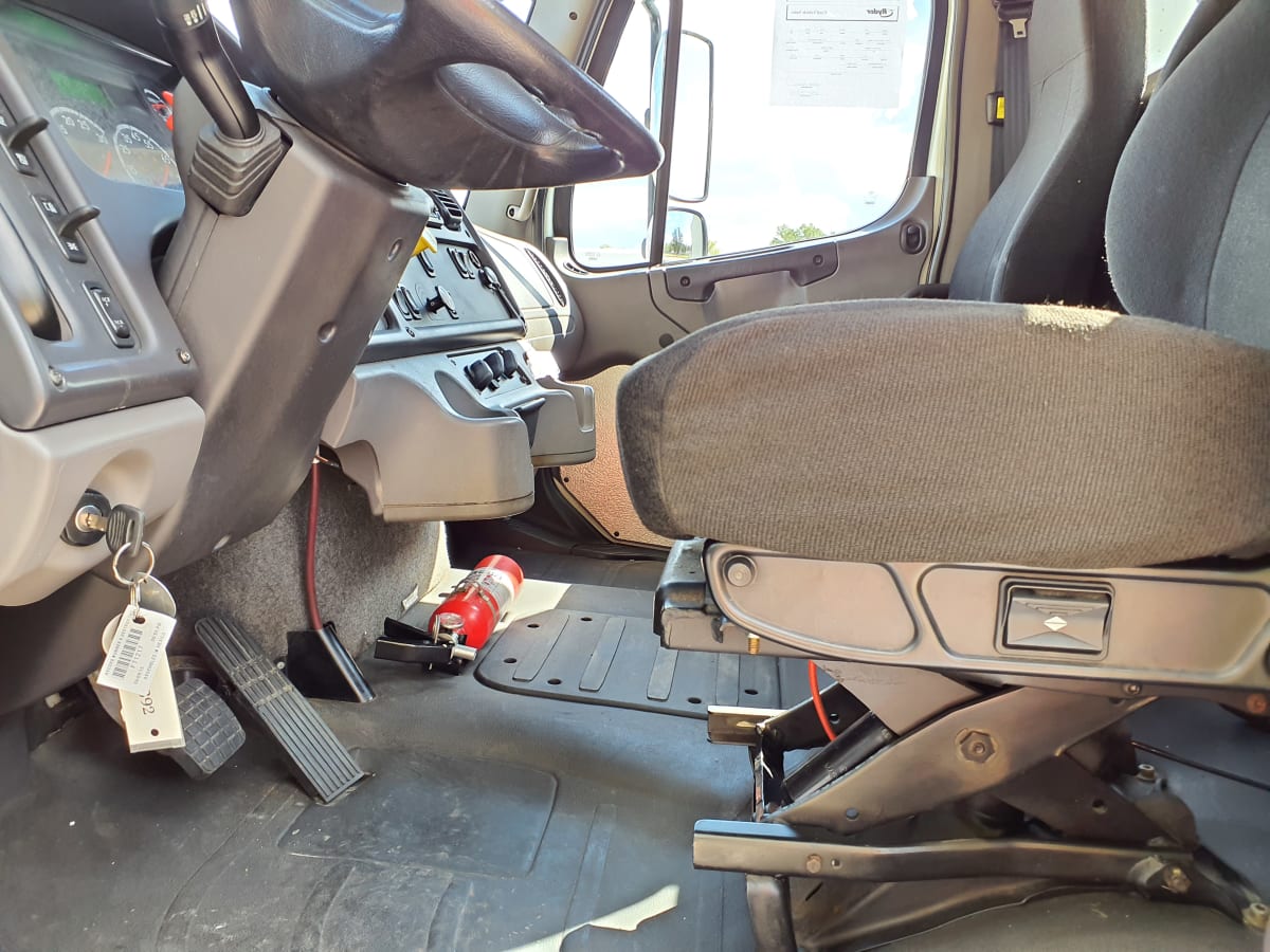 2016 Freightliner/Mercedes M2 106 650392