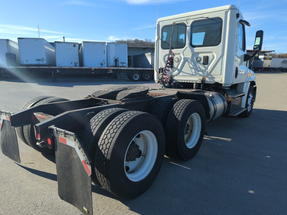 2016 Freightliner/Mercedes CASCADIA 125 650432