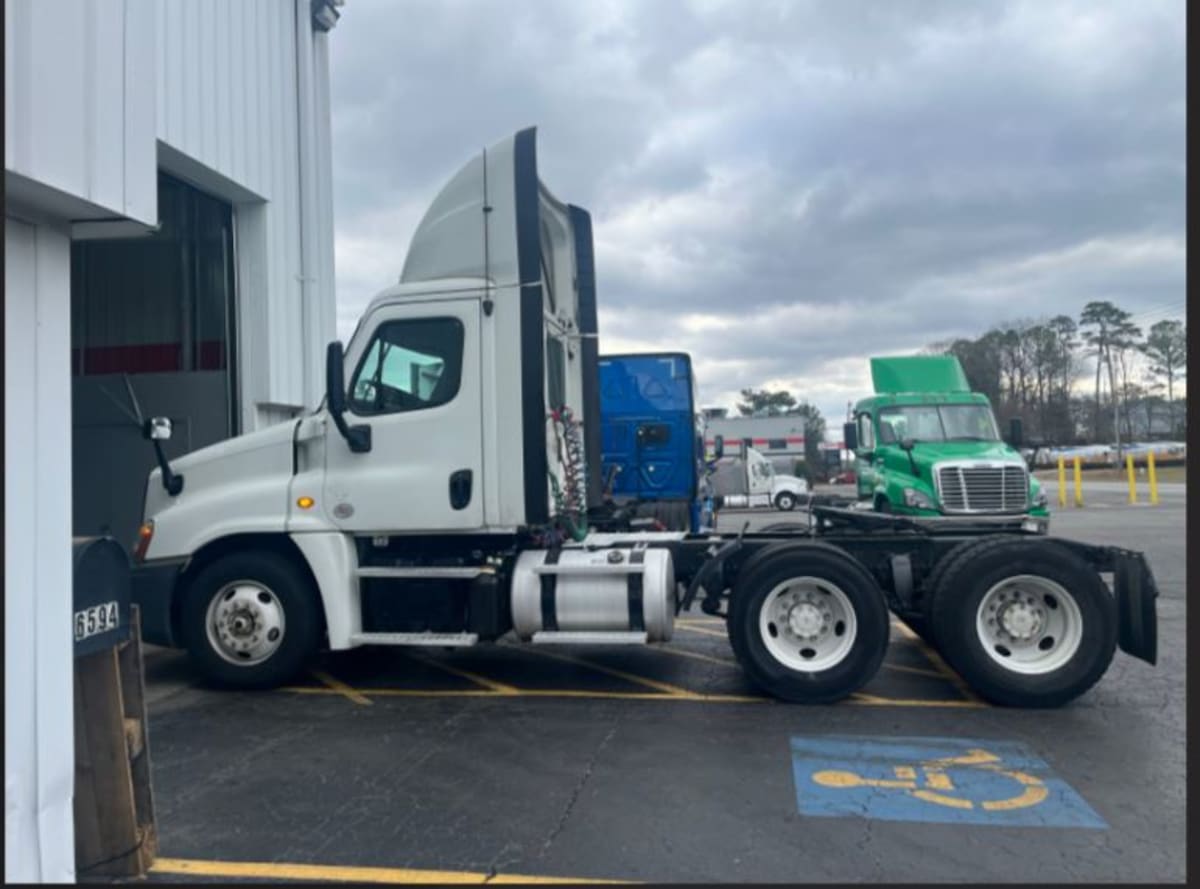 2016 Freightliner/Mercedes CASCADIA 125 650547