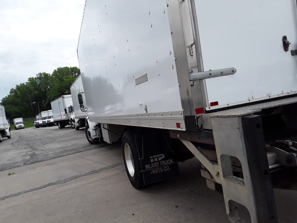 2016 Freightliner/Mercedes M2 106 650773