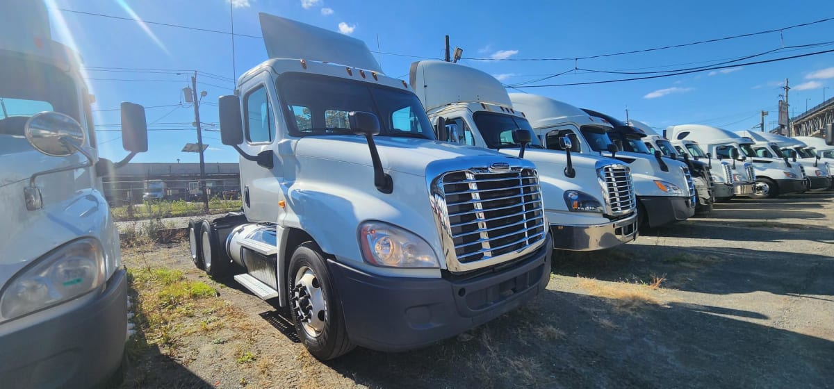 2016 Freightliner/Mercedes CASCADIA 125 650827