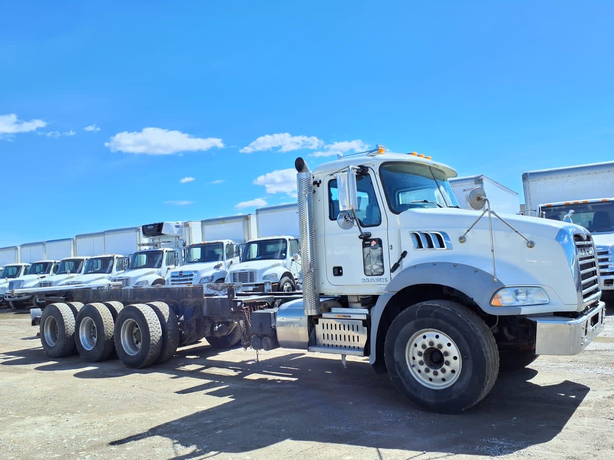 2016 Mack Trucks, Inc. GU 800 651116