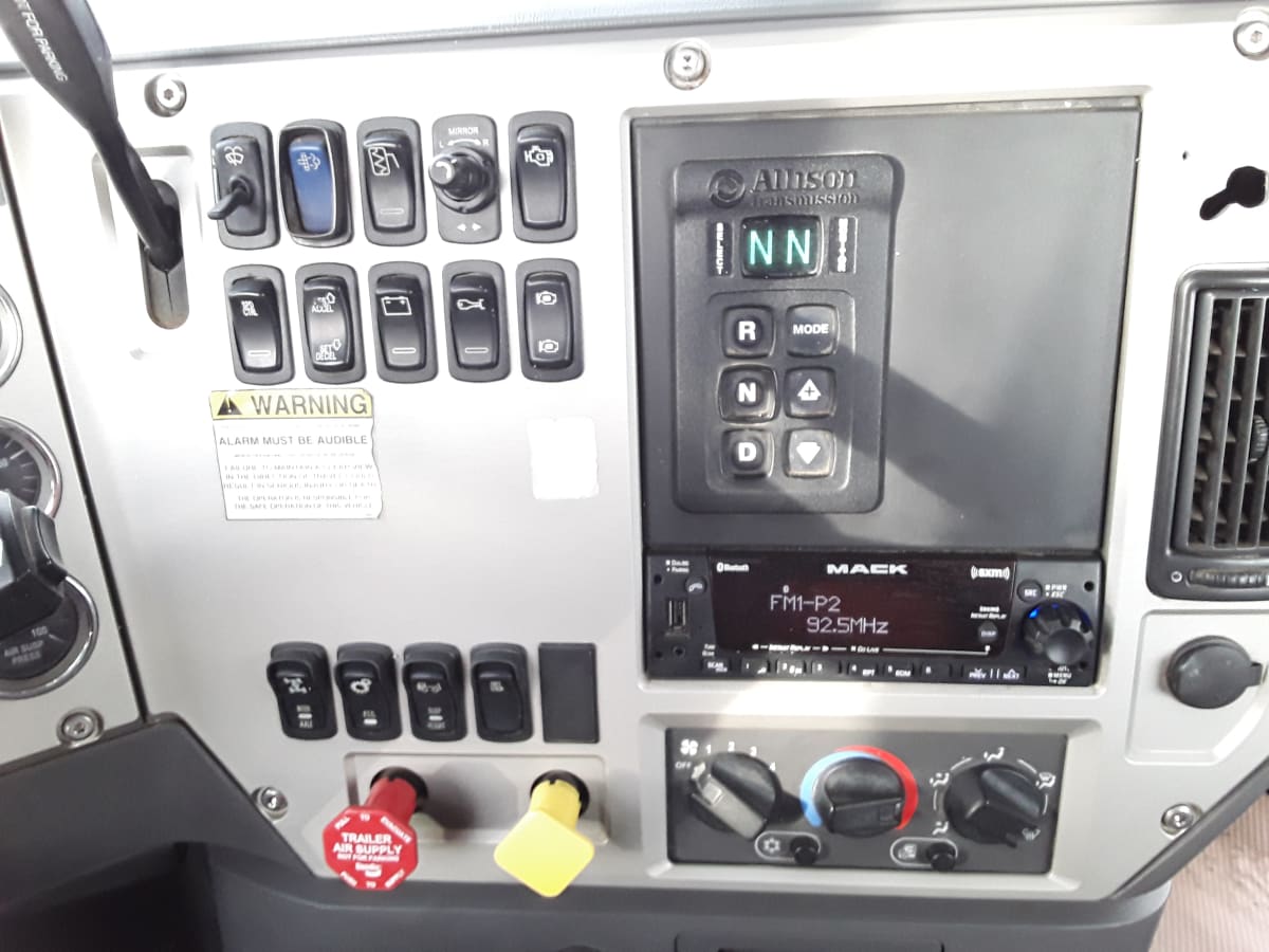 2016 Mack Trucks, Inc. GU 800 651120