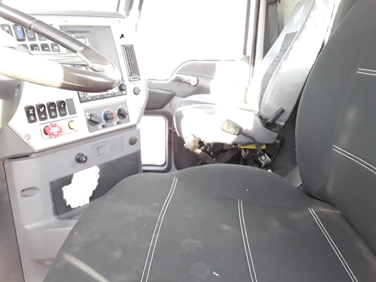 2016 Mack Trucks, Inc. GU 800 651120