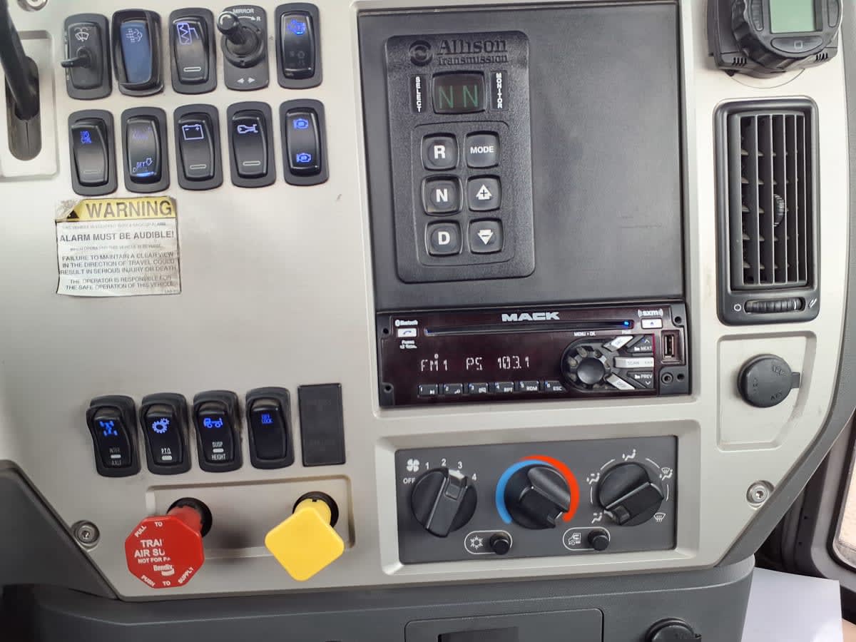 2016 Mack Trucks, Inc. GU 800 651188