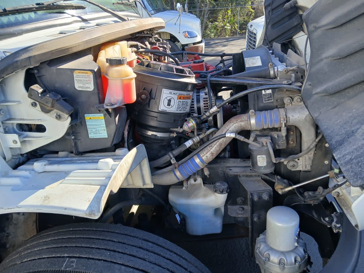 2016 Freightliner/Mercedes M2 106 651211