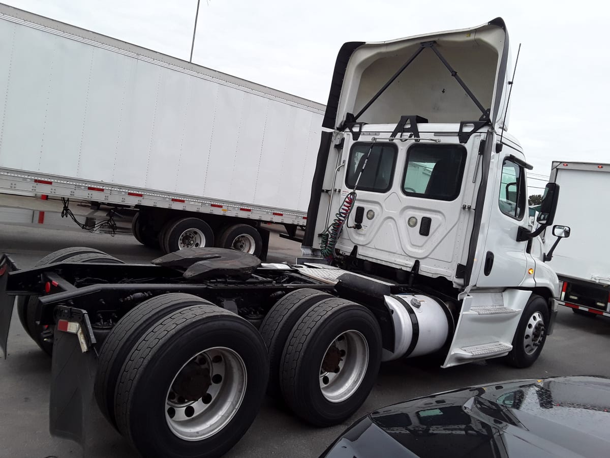 2016 Freightliner/Mercedes CASCADIA 125 651386