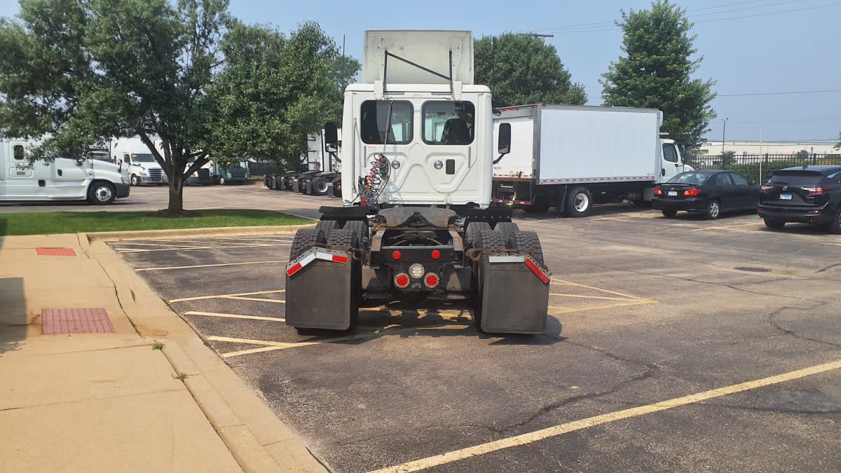 2016 Freightliner Cascadia in Bolingbrook, IL — photo 5