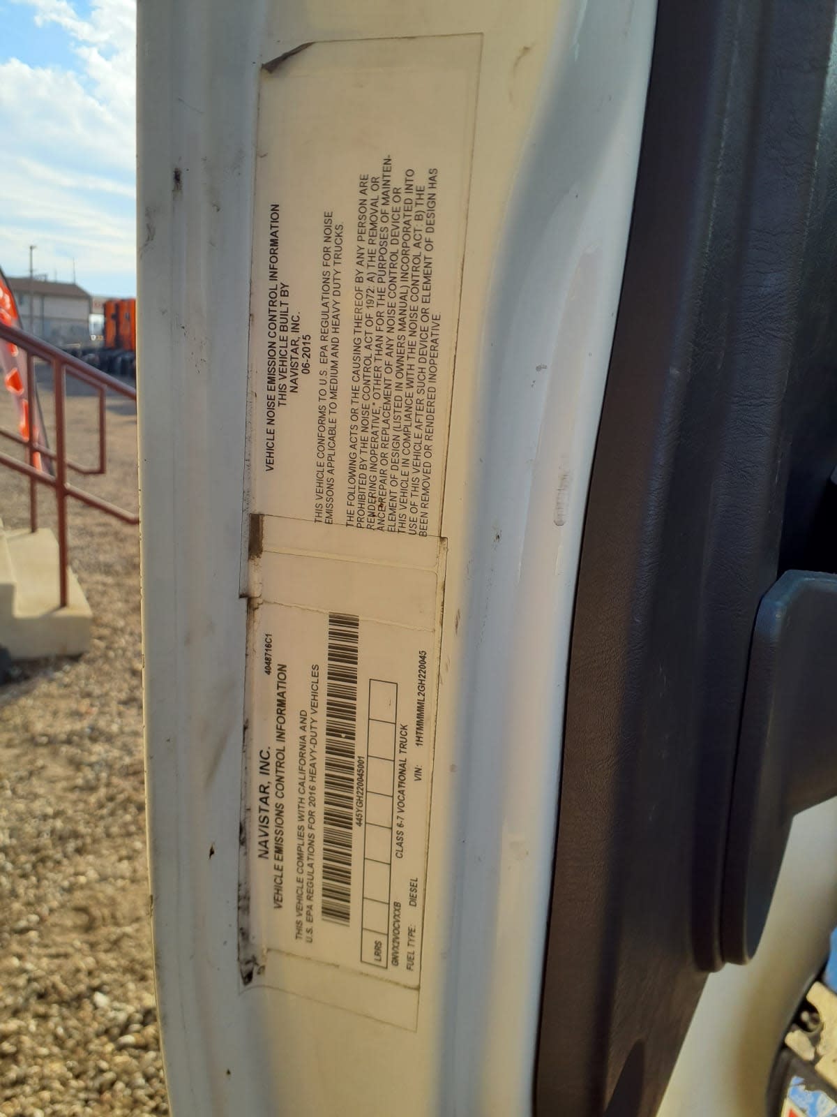 2016 International 4300 - image 11