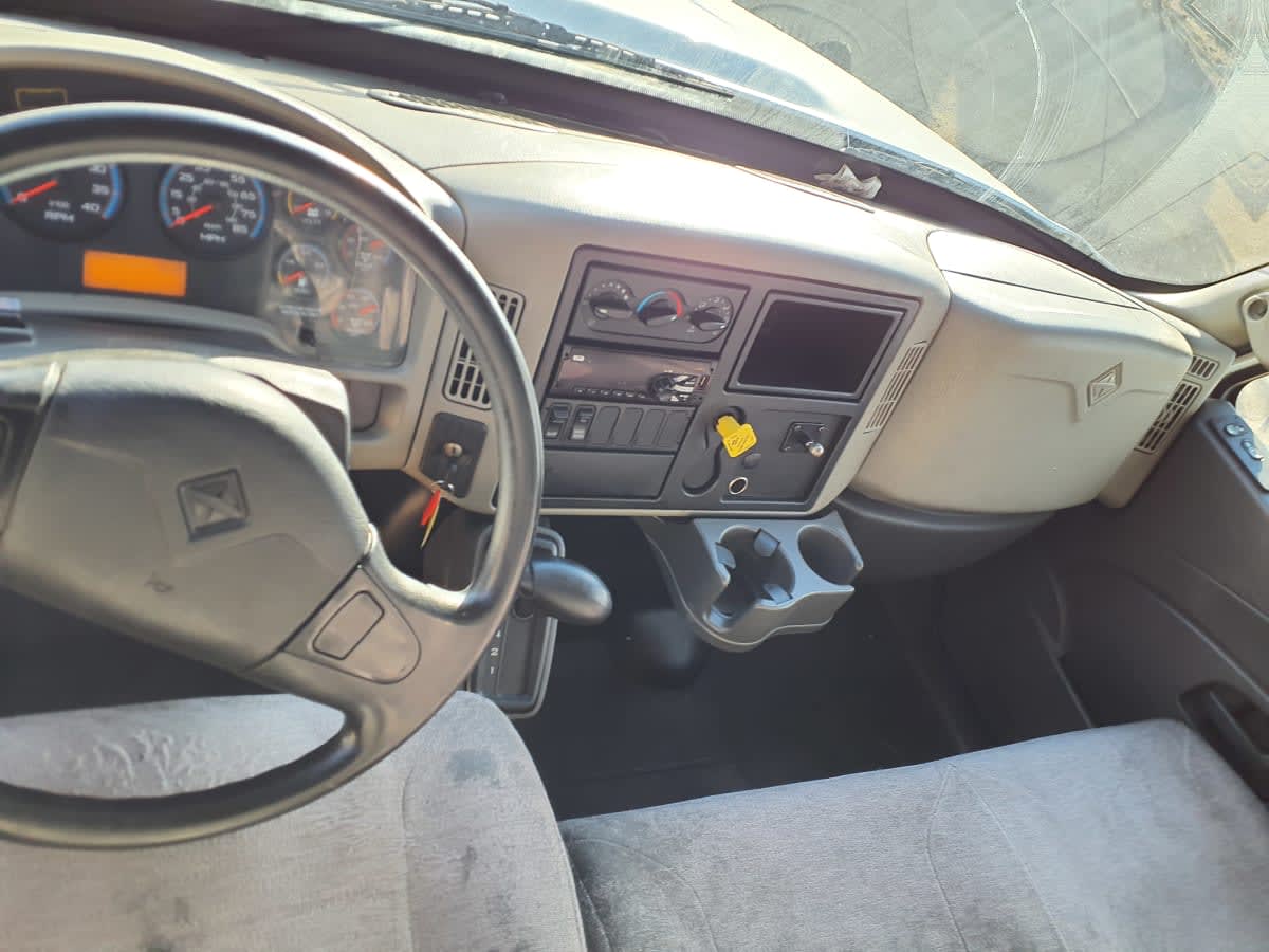 2016 International 4300 - image 7