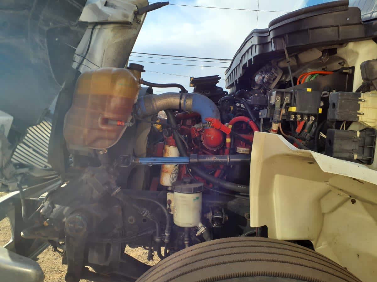 2016 International 4300 - image 9