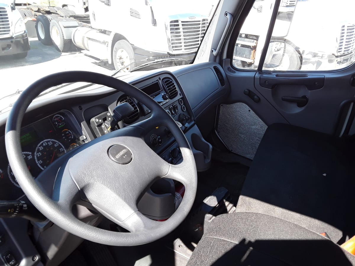 2016 Freightliner/Mercedes M2 106 651937