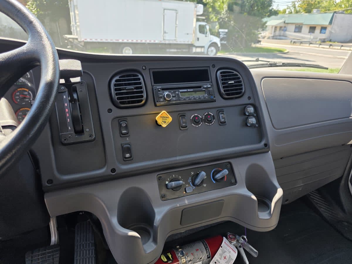 2016 Freightliner/Mercedes M2 106 652048