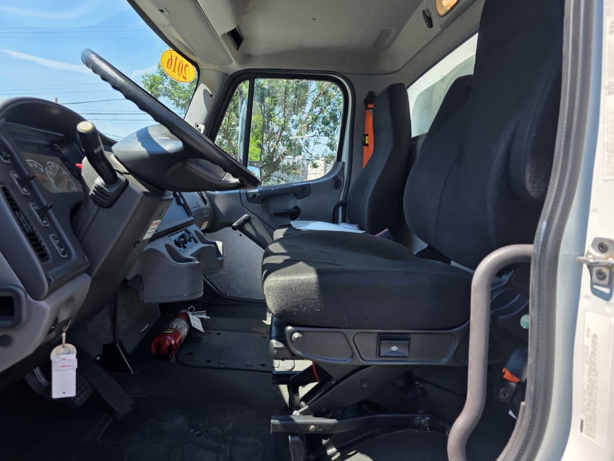2016 Freightliner/Mercedes M2 106 652048