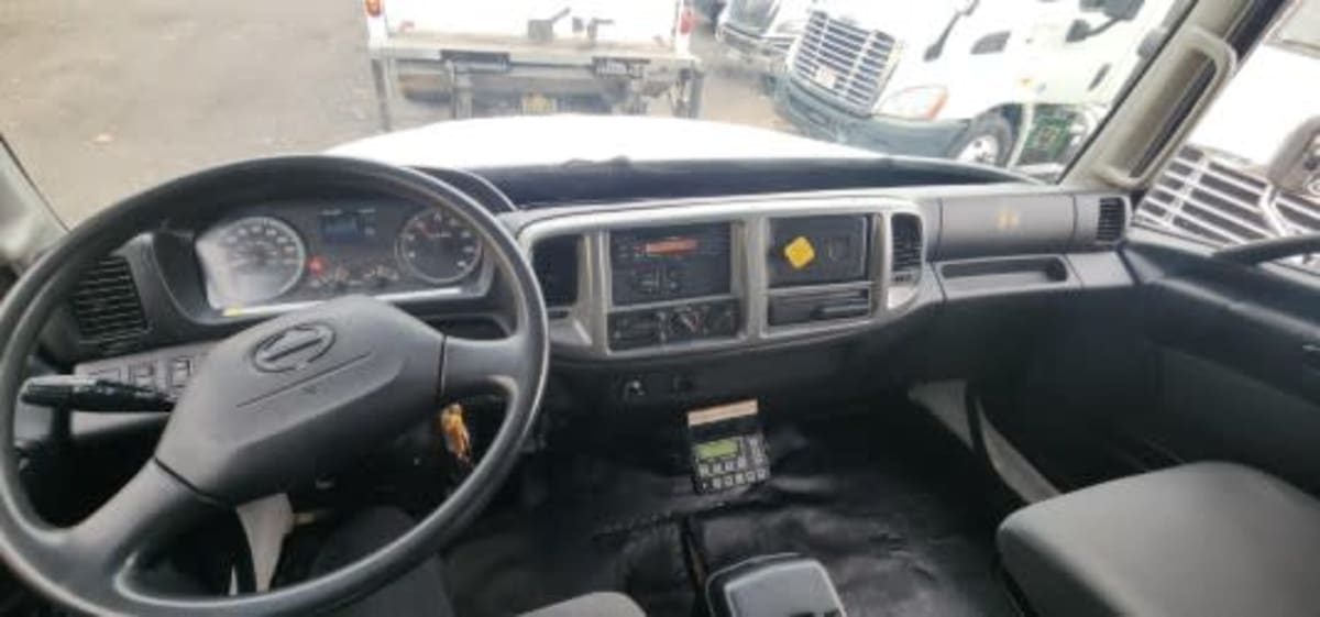 2016 Hino HINO 268 652626