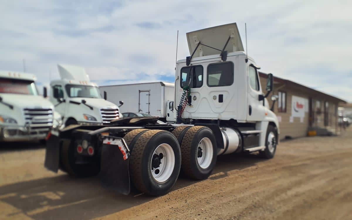 2016 Freightliner Cascadia in Commerce City, CO — photo 4