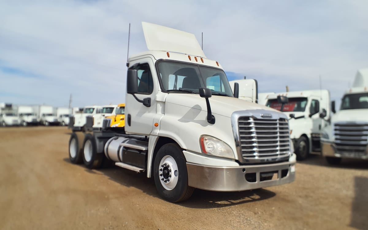 2016 Freightliner Cascadia in Commerce City, CO — photo 3