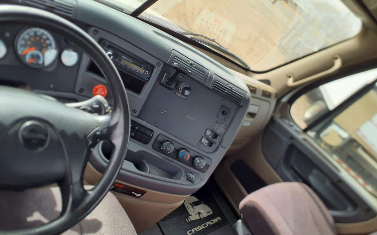 2016 Freightliner Cascadia in Commerce City, CO — photo 7