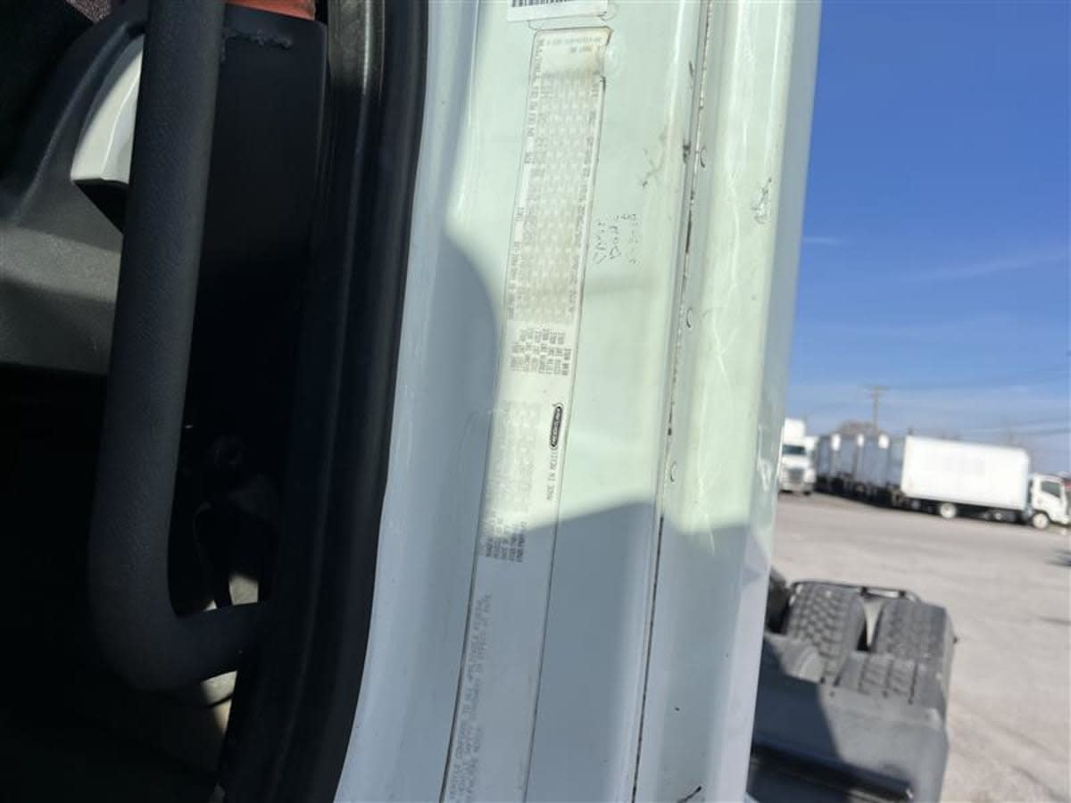 2016 Freightliner - image 10