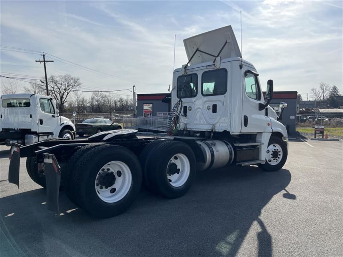2016 Freightliner - image 4