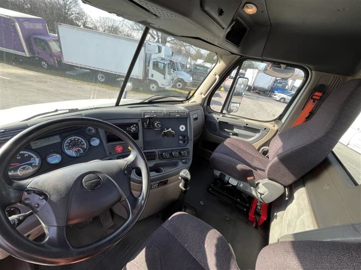 2016 Freightliner - image 7