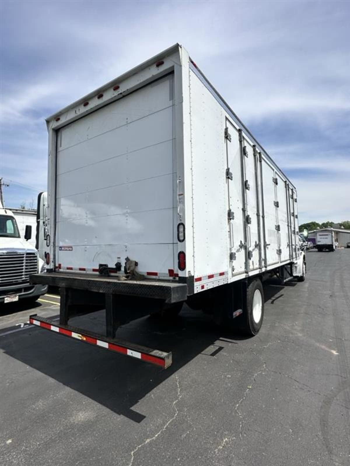 2016 Freightliner/Mercedes M2 106 652886