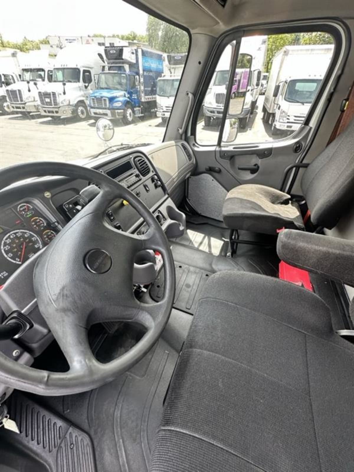 2016 Freightliner/Mercedes M2 106 652886