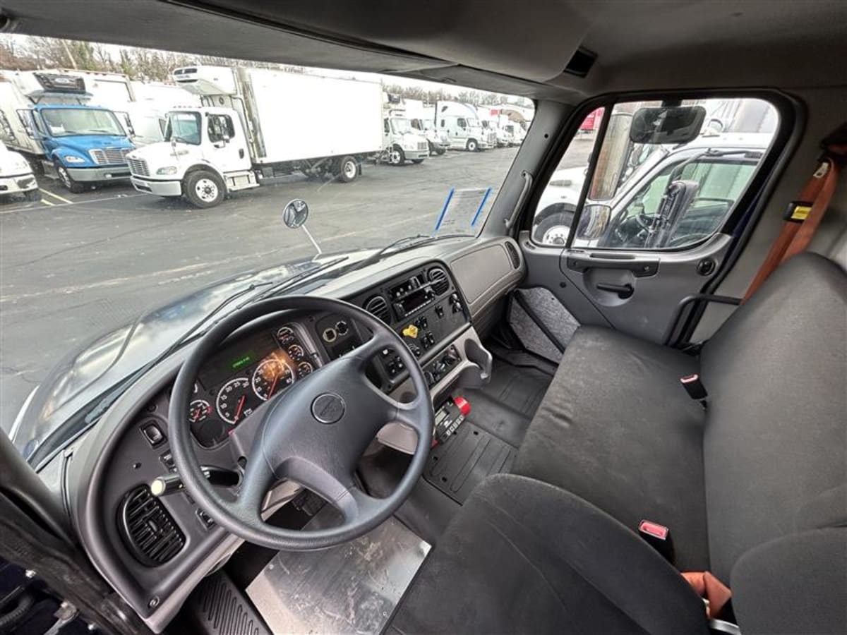 2016 Freightliner/Mercedes M2 106 653072