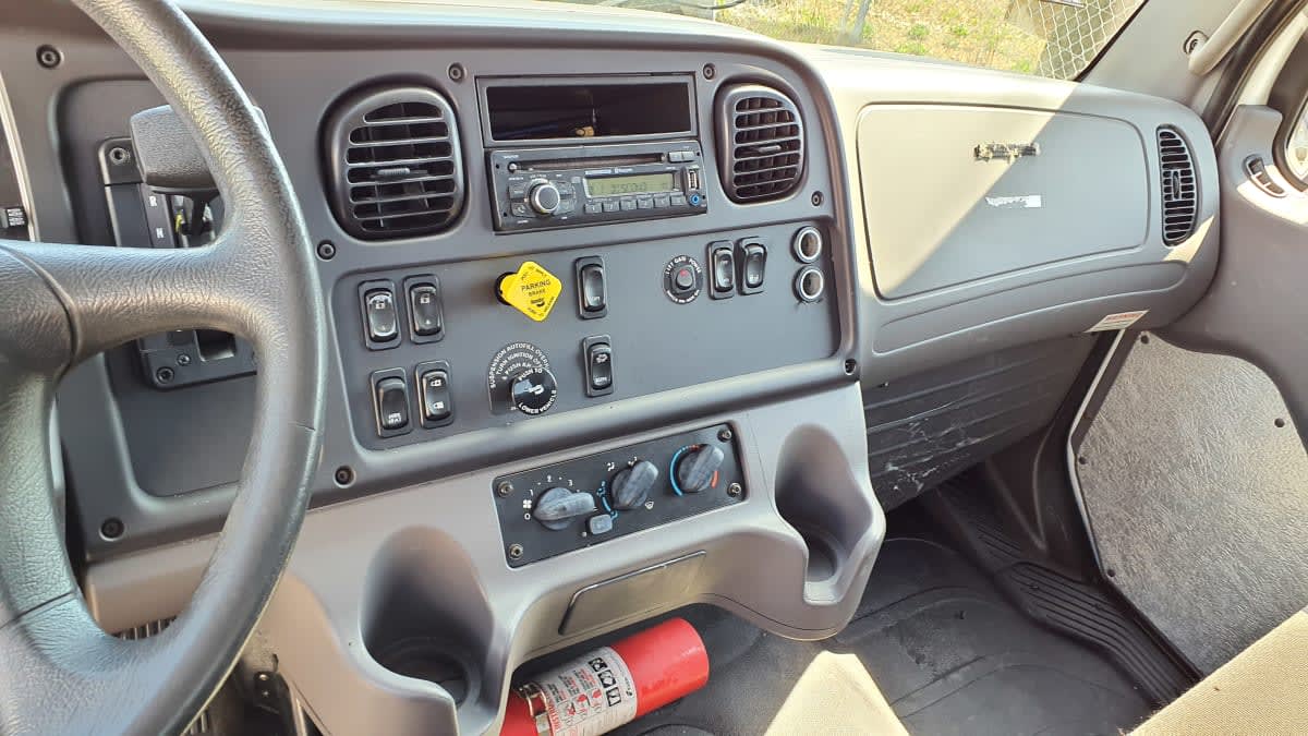 2016 Freightliner/Mercedes M2 106 653536