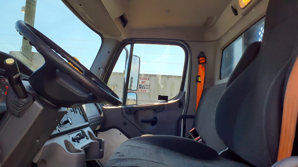 2016 Freightliner/Mercedes M2 106 653536