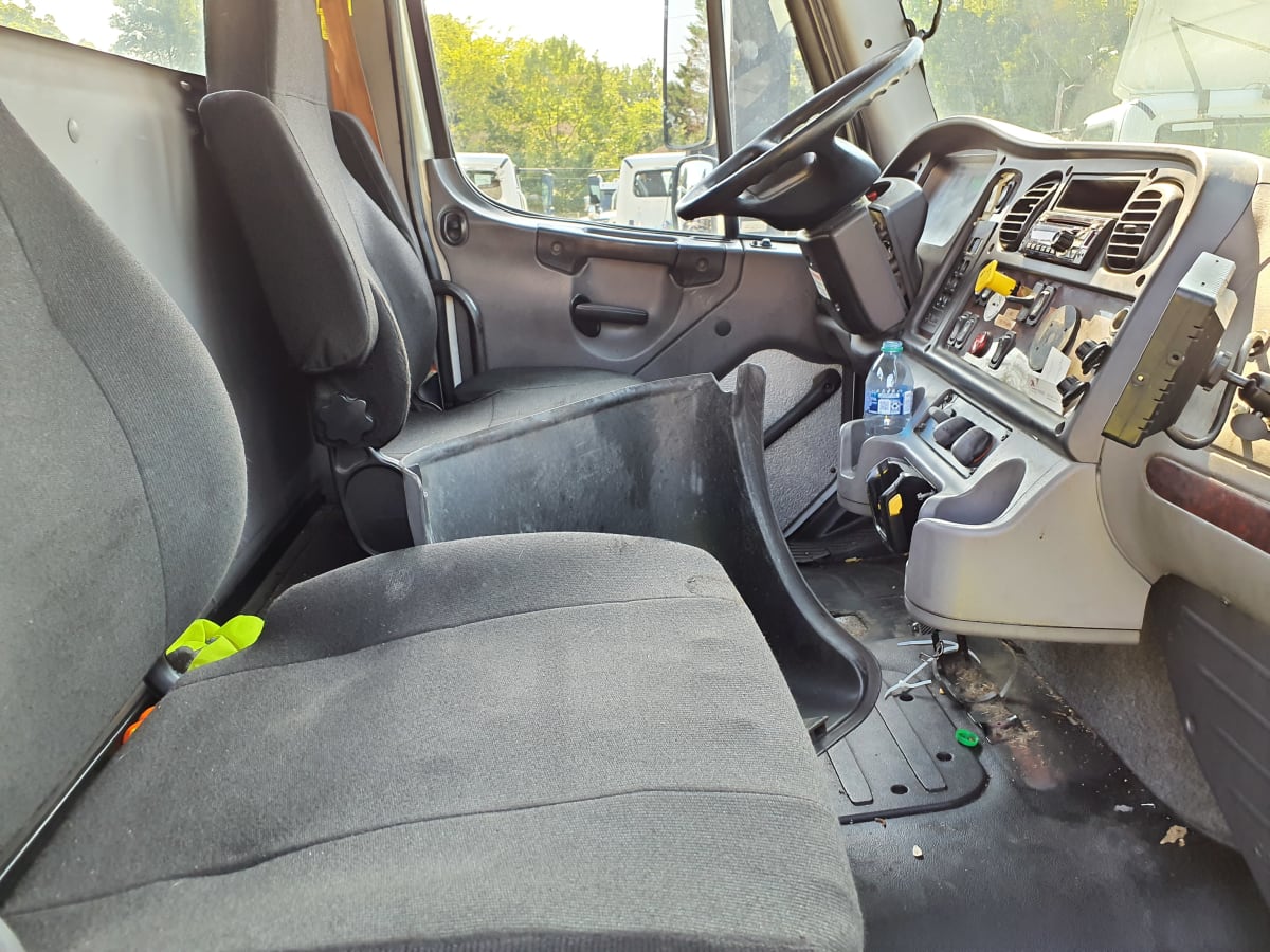 2016 Freightliner/Mercedes M2 106 653706