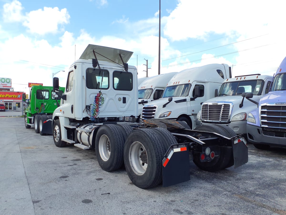 2016 Freightliner/Mercedes CASCADIA 125 653800