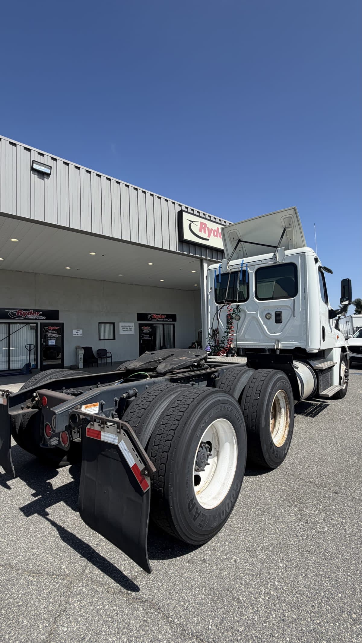 2016 Freightliner Cascadia in Pomona, CA — photo 4