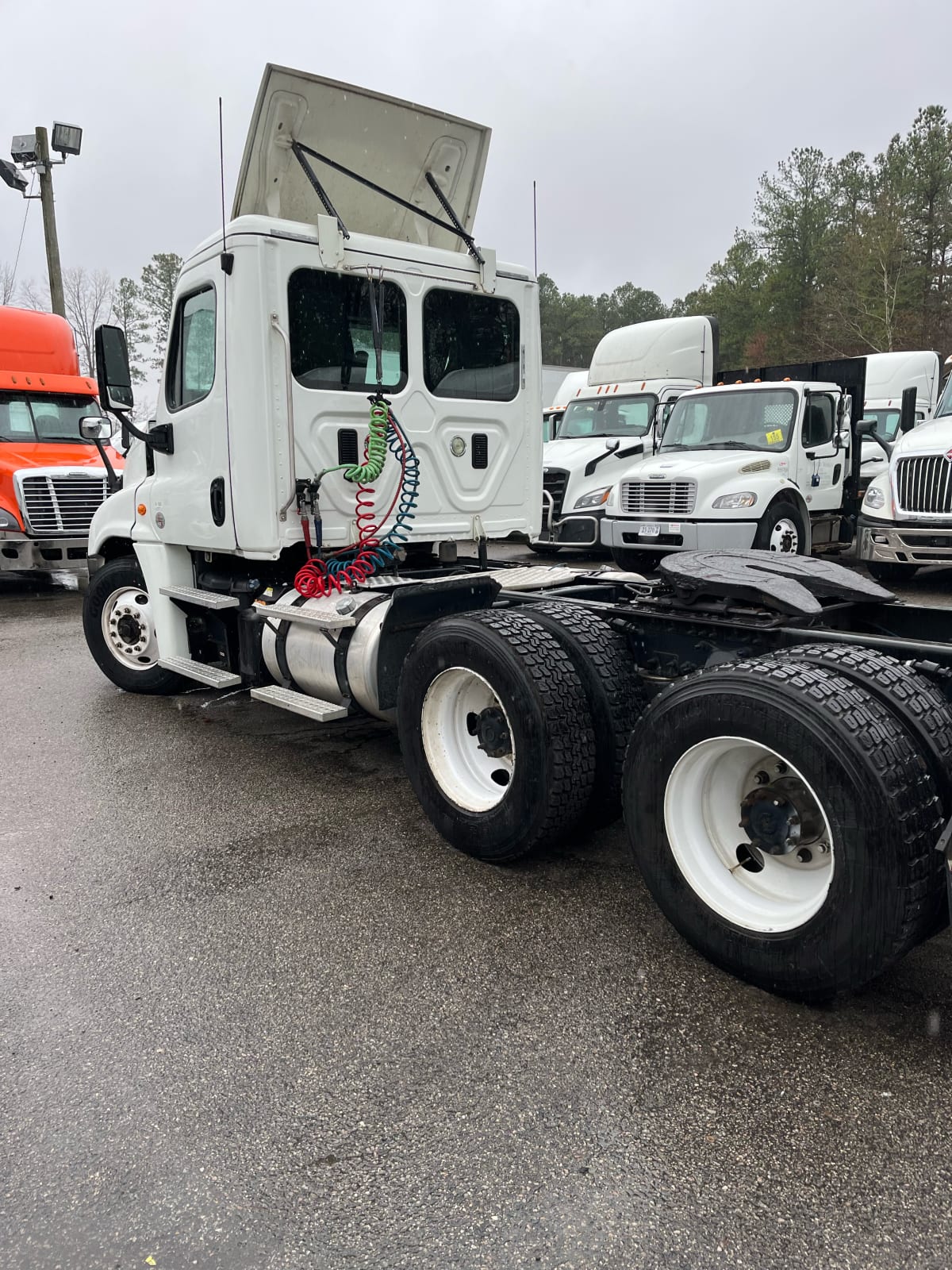 2016 Freightliner/Mercedes FLT8664T 655241