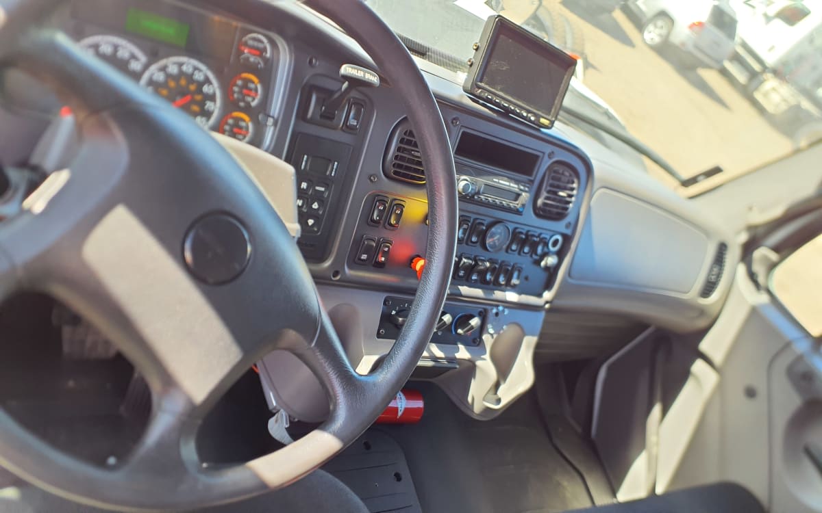 2016 Freightliner 108SD - image 7