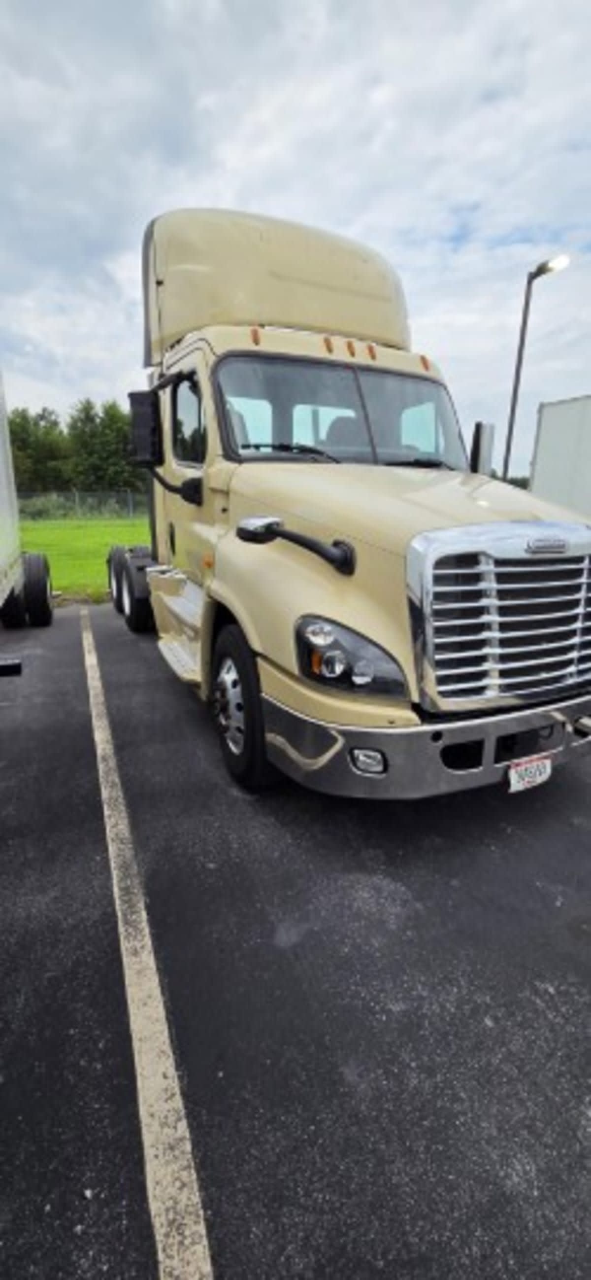 2016 Freightliner Cascadia in Beltsville, MD — photo 2