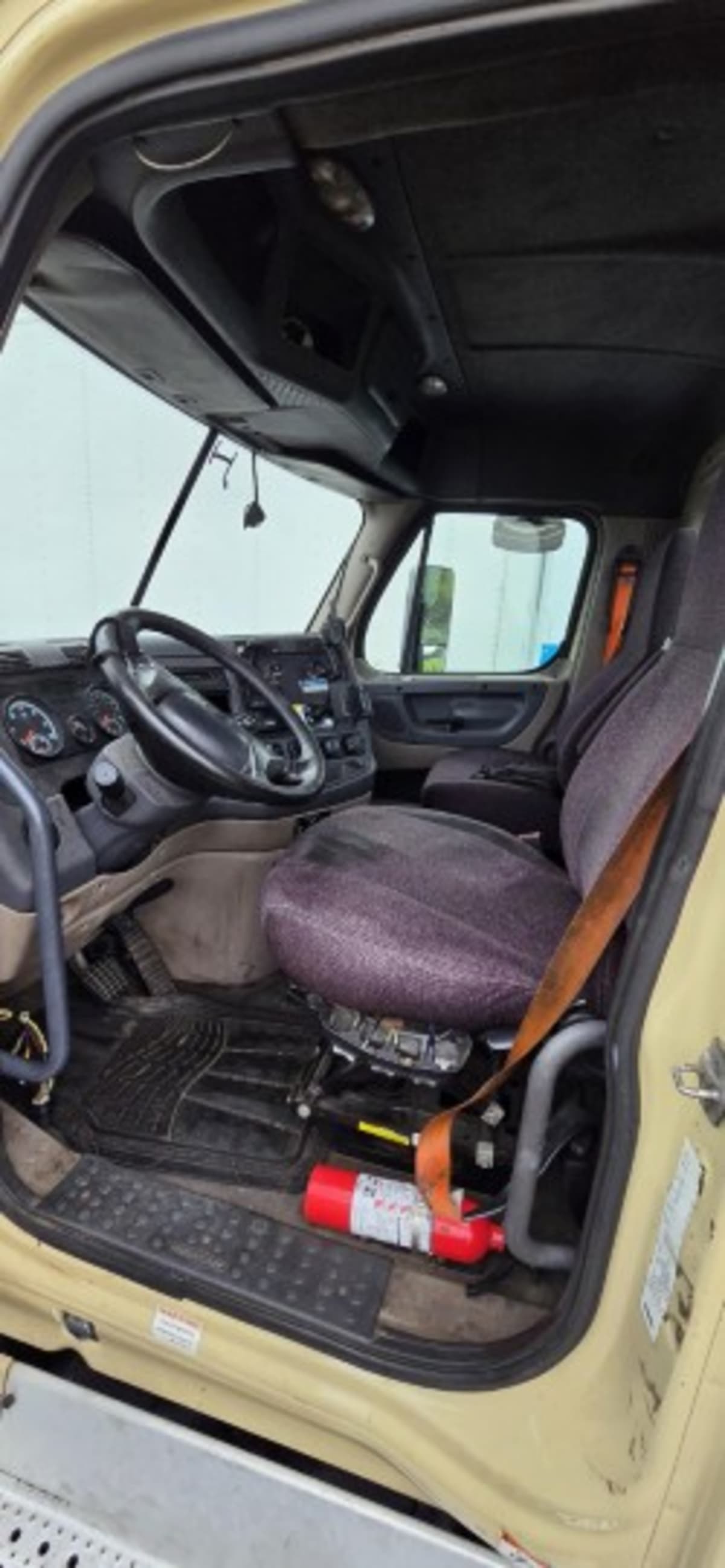 2016 Freightliner Cascadia in Beltsville, MD — photo 7