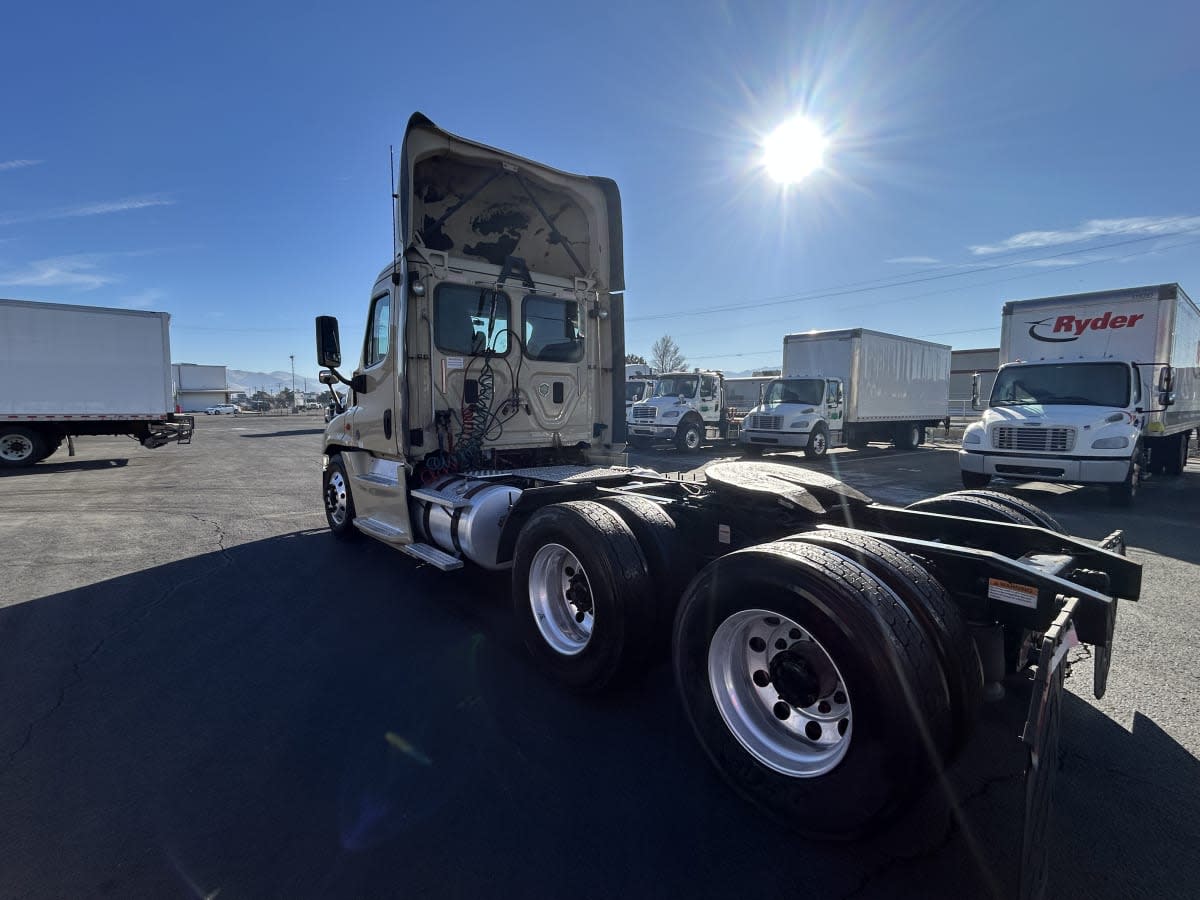 2016 Freightliner - image 6
