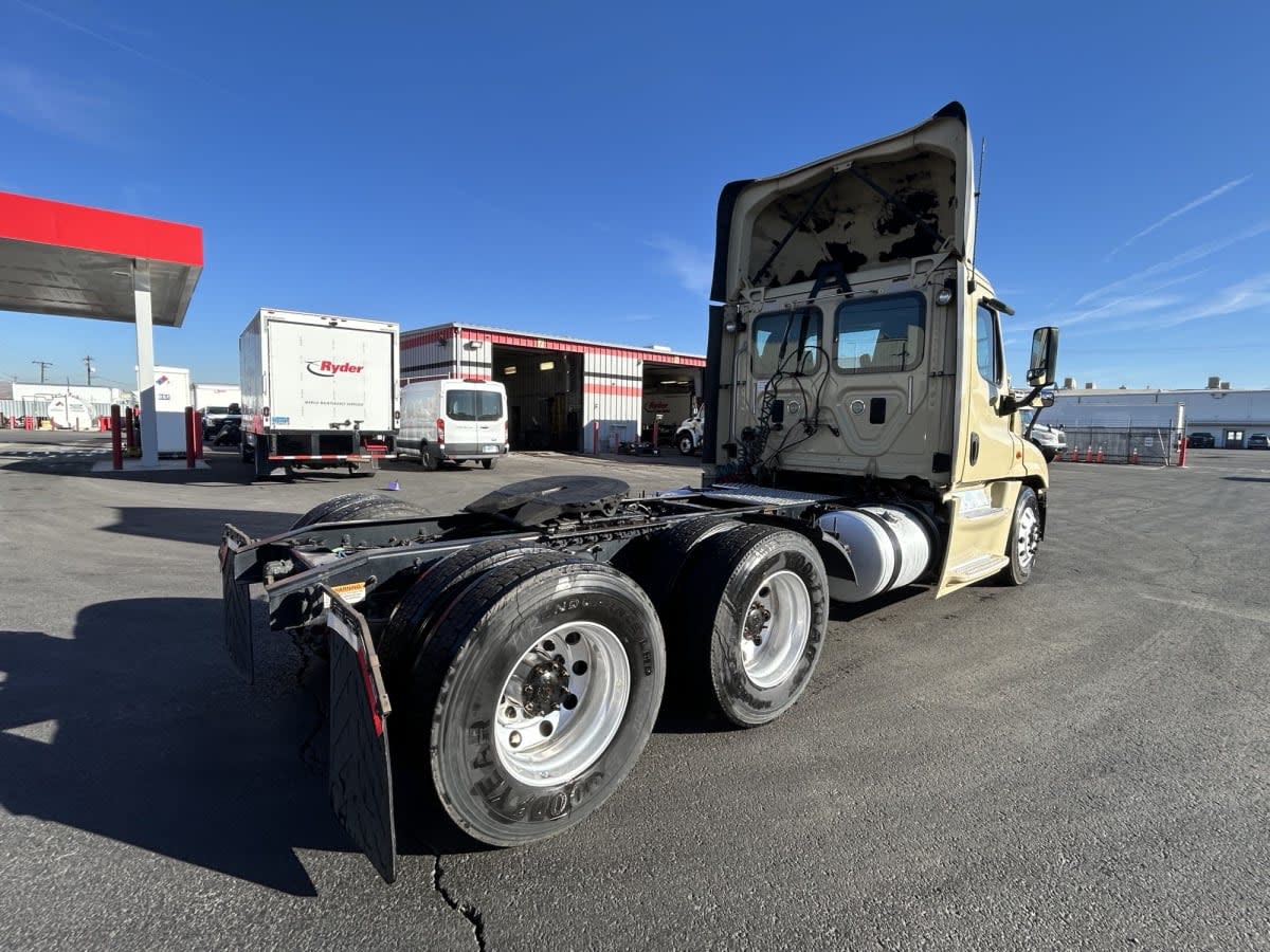 2016 Freightliner - image 4