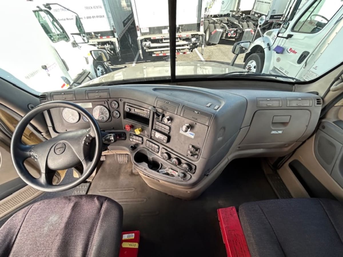 2016 Freightliner - image 7