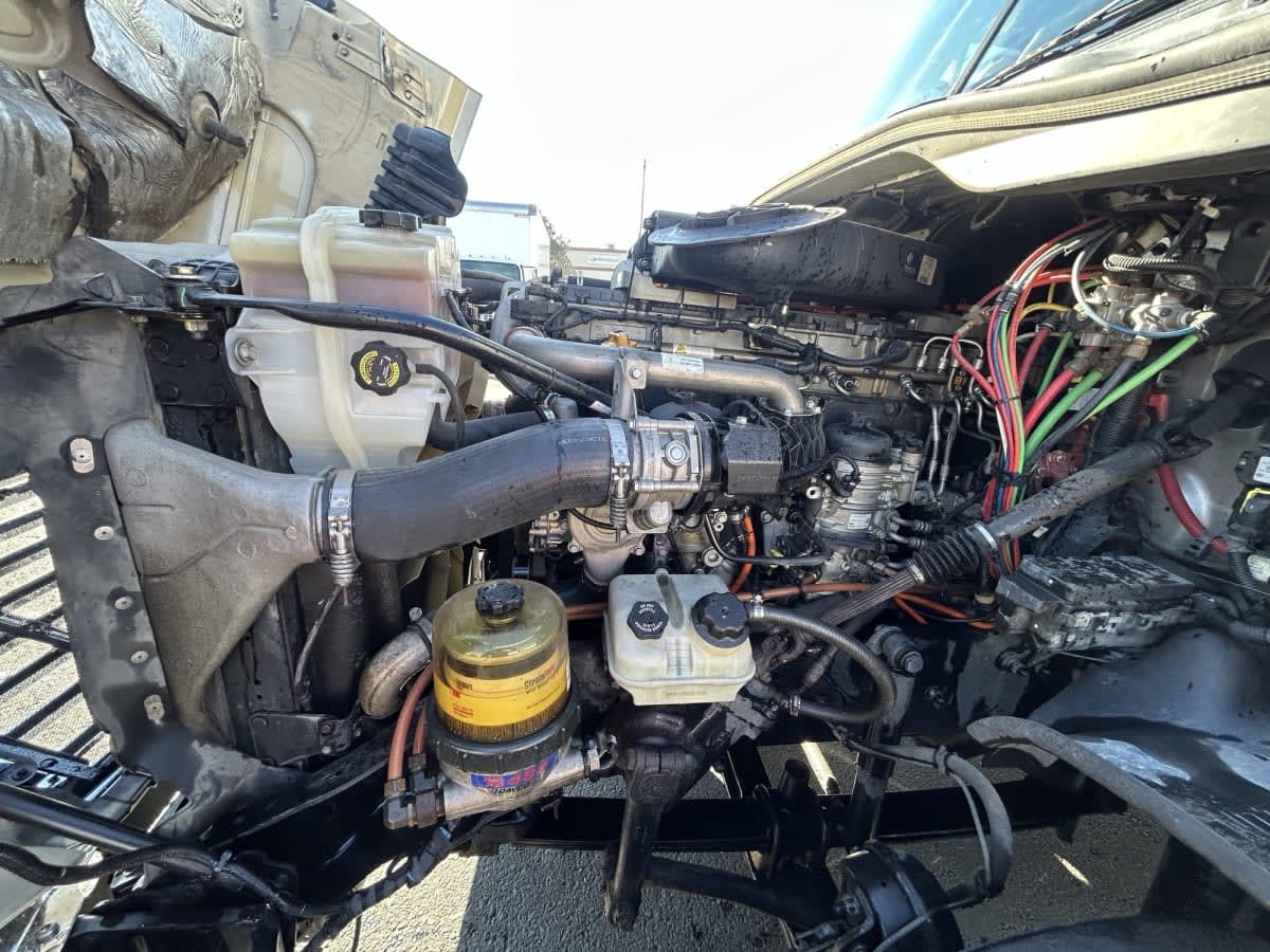 2016 Freightliner - image 8