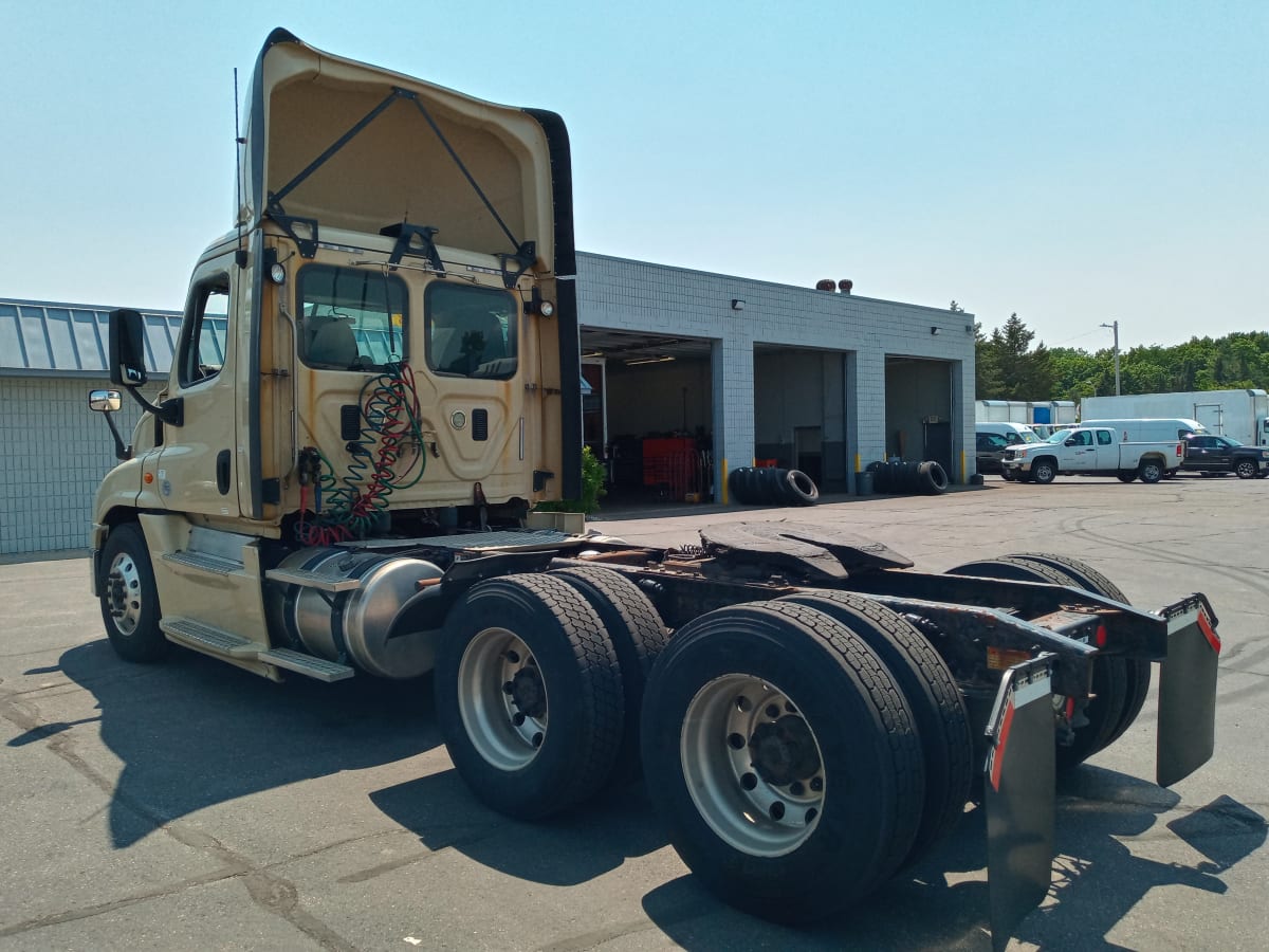 2016 Freightliner/Mercedes CASCADIA 125 655821